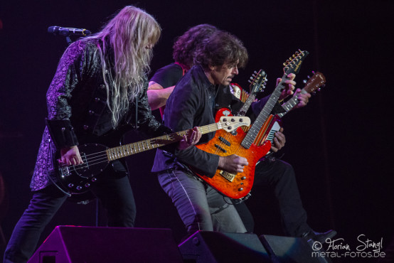 eric-bazilian-rock-meets-classic-2013-nuernberg-09-03-2013-32