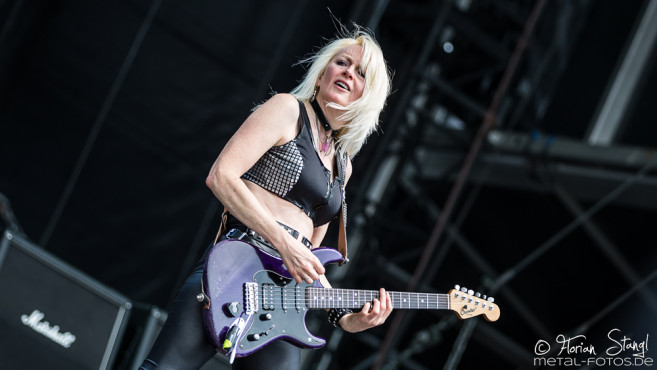 girlschool-bang-your-head-2016-16-07-2016_0031