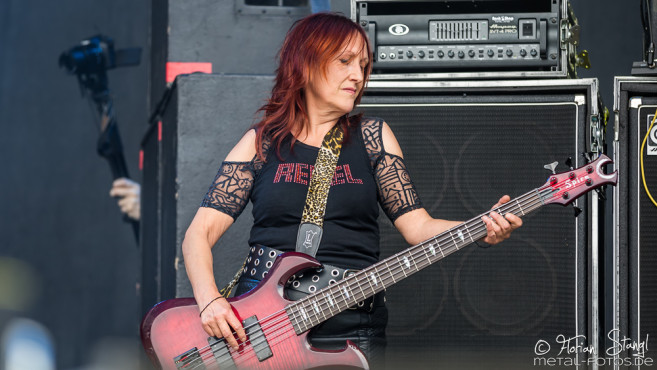 girlschool-bang-your-head-2016-16-07-2016_0035