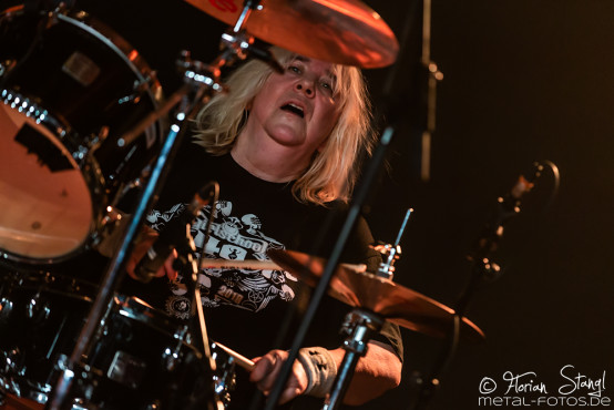 girlschool-pyraser-classic-rock-night-23-07-2022_0004