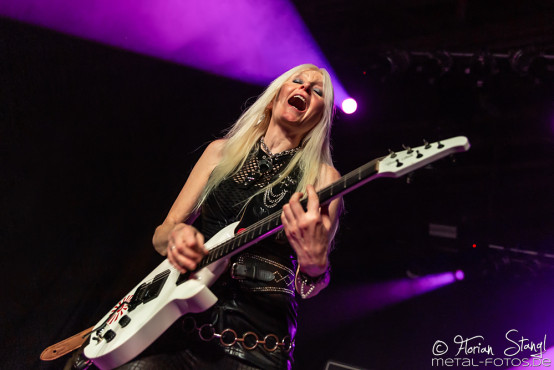 girlschool-pyraser-classic-rock-night-23-07-2022_0006