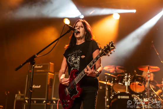 girlschool-pyraser-classic-rock-night-23-07-2022_0015