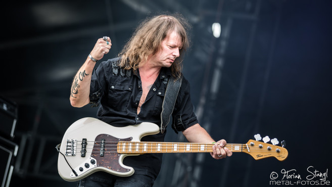 grave-digger-bang-your-head-2016-16-07-2016_0003