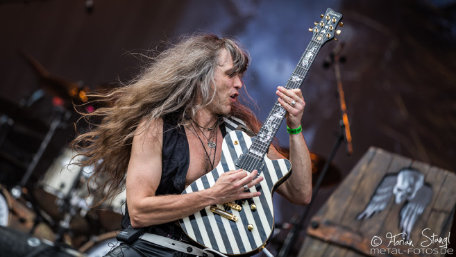 grave-digger-bang-your-head-2016-16-07-2016_0006