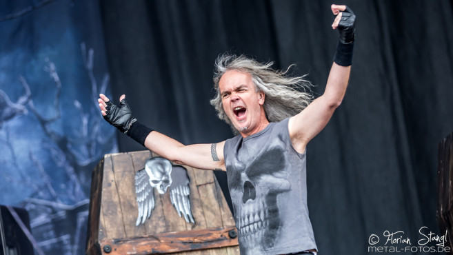 grave-digger-bang-your-head-2016-16-07-2016_0018