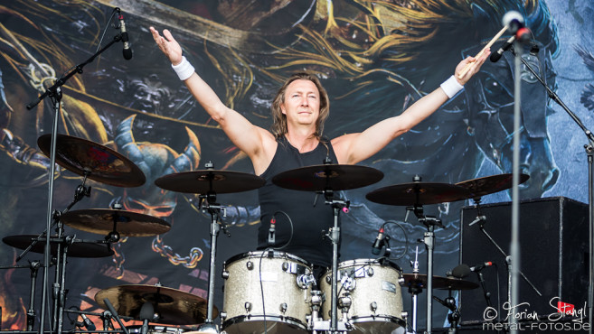 grave-digger-bang-your-head-2016-16-07-2016_0027