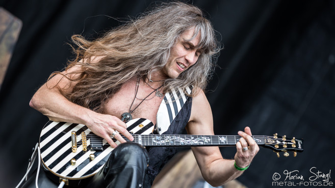 grave-digger-bang-your-head-2016-16-07-2016_0030