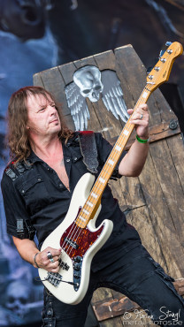 grave-digger-bang-your-head-2016-16-07-2016_0034