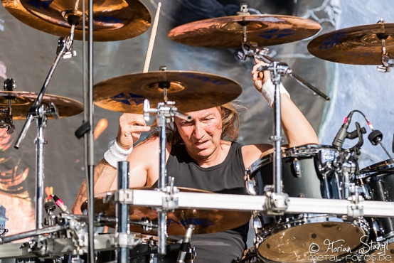 grave-digger-out-loud-04-06-2015_0006