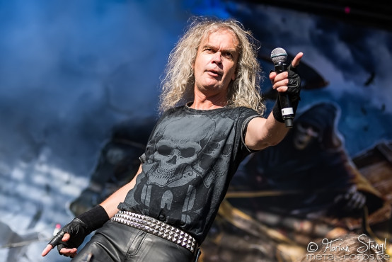 grave-digger-out-loud-04-06-2015_0012