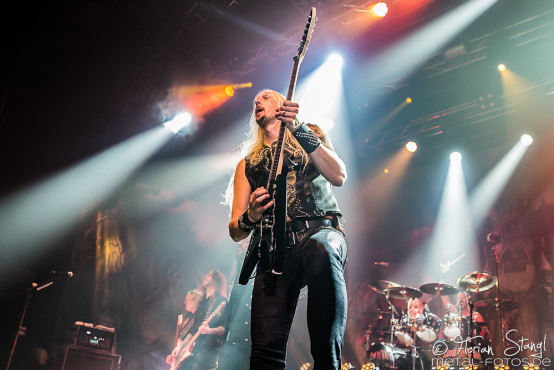 hammerfall-eventhalle-geiselwind-12-12-2015_0024