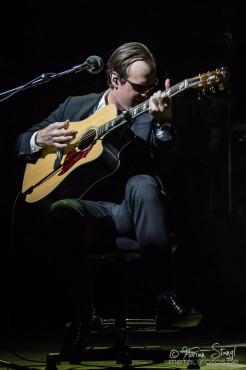 joe-bonamassa-2013-world-tour-meistersingerhalle-nuernberg-11-03-2013-12