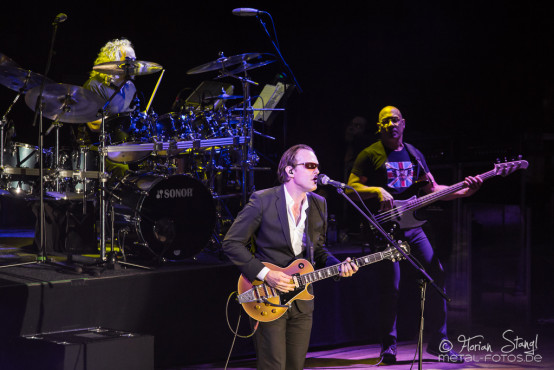 joe-bonamassa-2013-world-tour-meistersingerhalle-nuernberg-11-03-2013-36