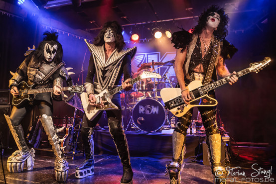 kiss-forever-row-2020-6-3-2020_0001