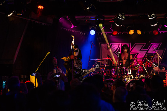 kiss-forever-row-2020-6-3-2020_0008