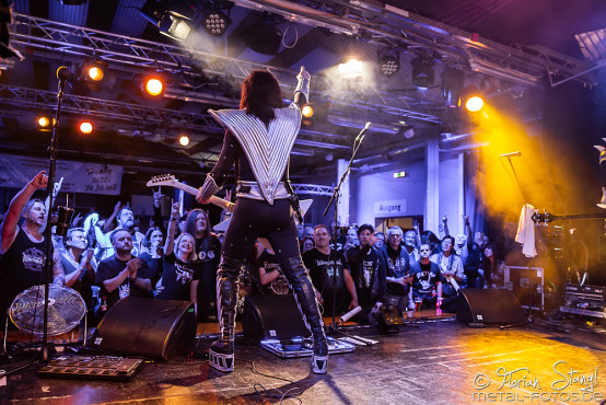 kiss-forever-row-2020-6-3-2020_0038