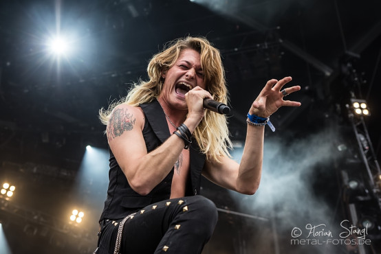 kissin-dynamite-byh-2014-11-7-2014_0001