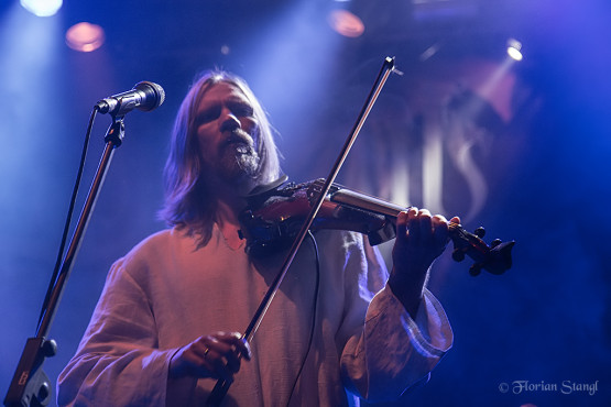 korpiklaani-heidenfest-2-11-2012-geiselwind-21