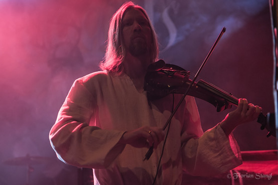 korpiklaani-heidenfest-2-11-2012-geiselwind-32