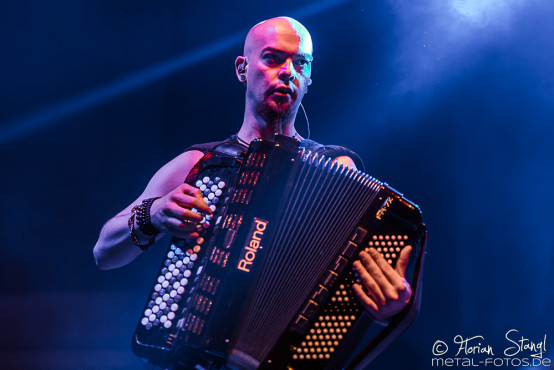 korpiklaani-bang-your-head-16-7-2015_0031