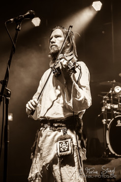korpiklaani-stadthalle-fuerth-27-12-2013_41