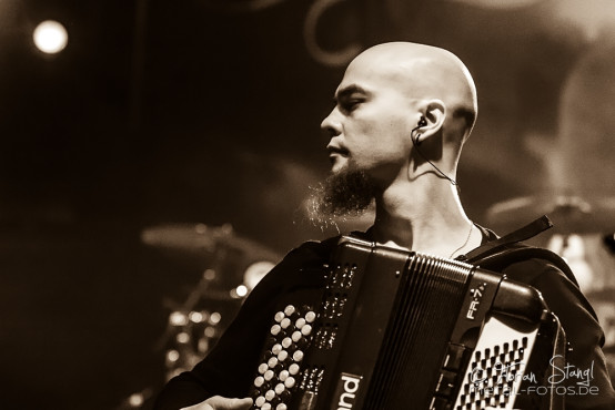 korpiklaani-stadthalle-fuerth-27-12-2013_57