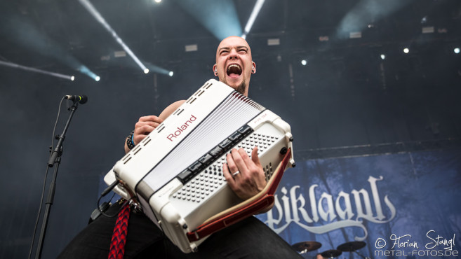 korpiklaani-summer-breeze-2016-20-08-2016_0002