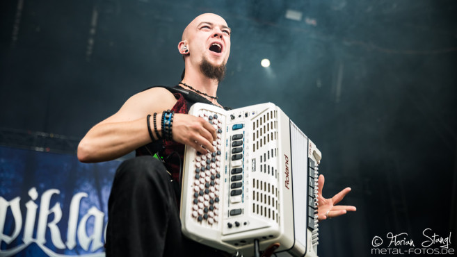 korpiklaani-summer-breeze-2016-20-08-2016_0017