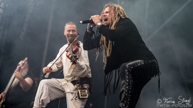 korpiklaani-summer-breeze-2016-20-08-2016_0028