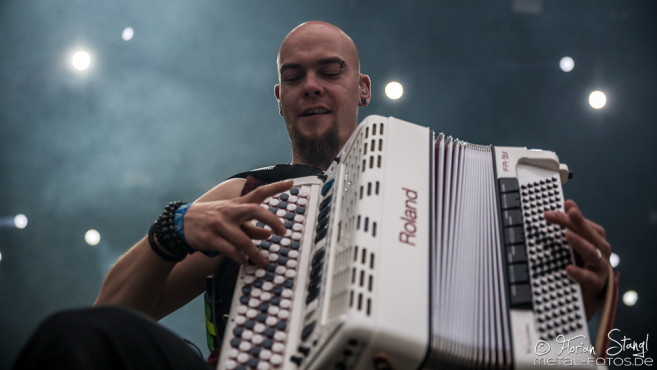 korpiklaani-summer-breeze-2016-20-08-2016_0030