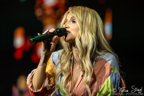 Melissa-Naschenweng-Arena-Nuernberg-8-5-2025_0027