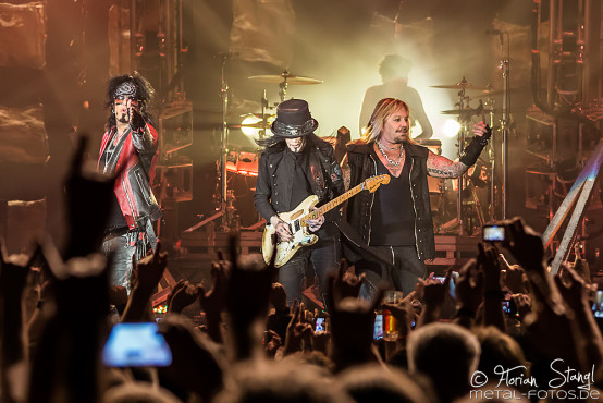 motley-crue-hanns-martin-schleyer-halle-stuttgart-8-11-2015_0001