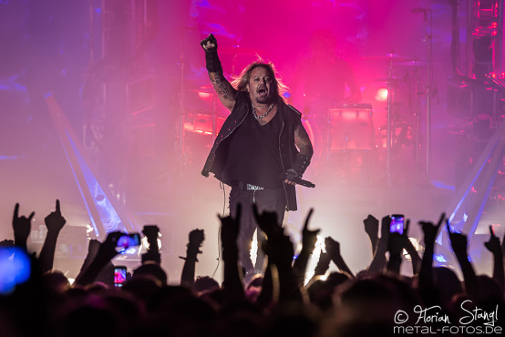 motley-crue-hanns-martin-schleyer-halle-stuttgart-8-11-2015_0028