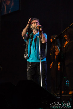 paul-rodgers-rock-meets-classic-2013-nuernberg-09-03-2013-16