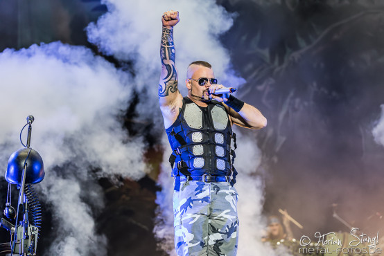 sabaton-bang-your-head-16-7-2015_0019