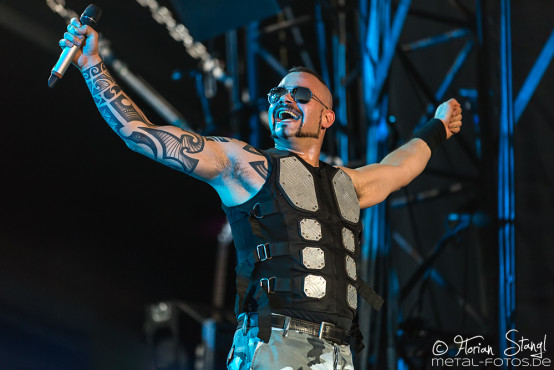 sabaton-bang-your-head-16-7-2015_0051