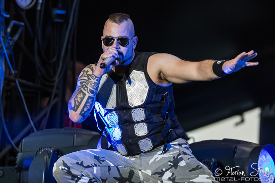 sabaton-bang-your-head-16-7-2015_0059