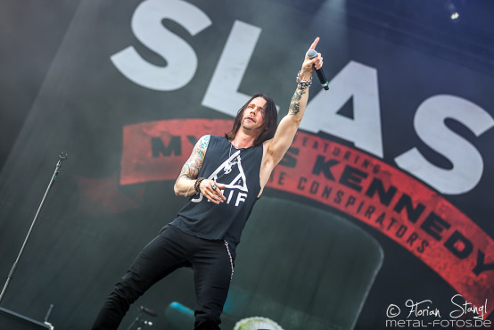 slash-feat-myles-kennedy-rock-im-park-07-06-2015_0042