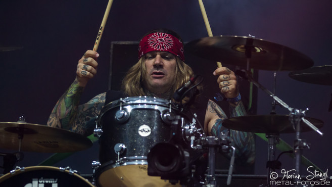 steel-panther-summer-breeze-2016-20-08-2016_0011