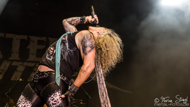 steel-panther-summer-breeze-2016-20-08-2016_0015