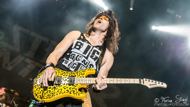 steel-panther-summer-breeze-2016-20-08-2016_0022
