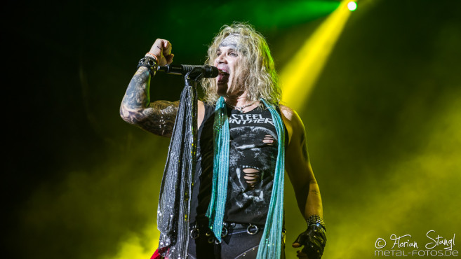 steel-panther-summer-breeze-2016-20-08-2016_0027