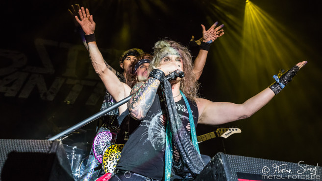steel-panther-summer-breeze-2016-20-08-2016_0033