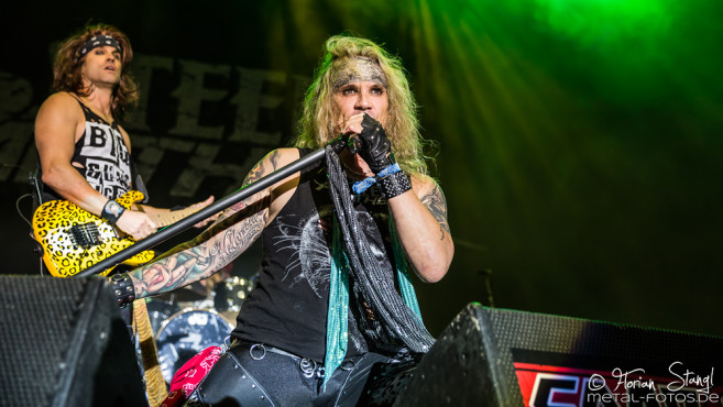 steel-panther-summer-breeze-2016-20-08-2016_0039