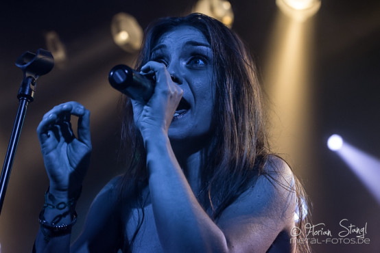 teodasia-backstage-muenchen-26-10-2013_03