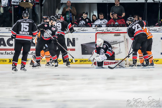 thomas-sabo-ice-tiger-vs-grizzlys-wolfsburg-arena-nuernberg-10-04-2016_0025
