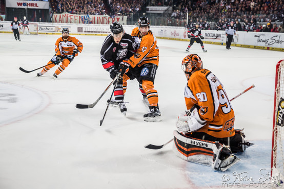 thomas-sabo-ice-tiger-vs-grizzlys-wolfsburg-arena-nuernberg-10-04-2016_0056
