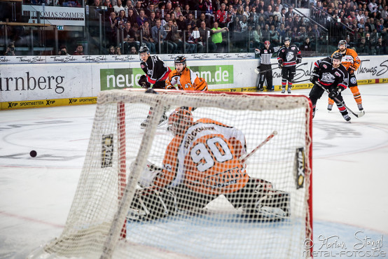 thomas-sabo-ice-tiger-vs-grizzlys-wolfsburg-arena-nuernberg-10-04-2016_0085